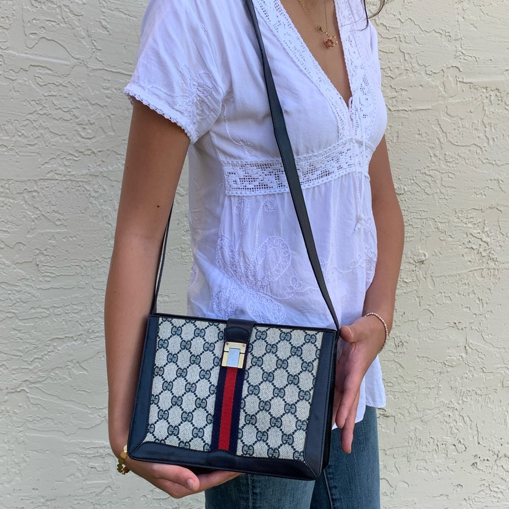 (27) GUCCI 70s Bag - Picture 3 of 12
